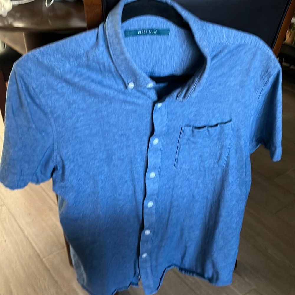 Mens medium Perry Ellis button down short sleeve shirt blue